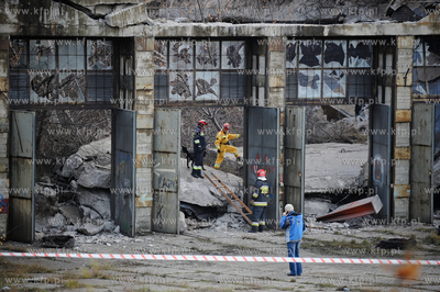 Gdynia. Obluze. Zawalenie stropu magazynu przy ulicy...