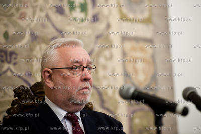 Gdansk. Ratusz Glownego Miasta. Debata pt Wojna ze...