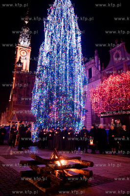 Gdansk. Dlugi Targ. Betlejemskie Swiatlo Pokoju 2011....