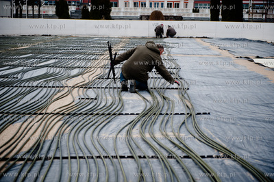 Sopot. Demontaz lodowiska na Placu Zdrojowym.
20.03.2012
fot....