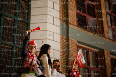 Gdansk. Dlugi Targ. Sympatycy Polskiej reprezentacji...