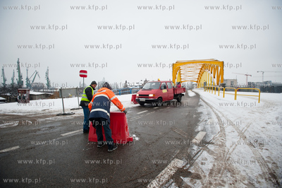 Gdansk. Zamkniety dla ruchu kolowego Zolty Wiadukt,...