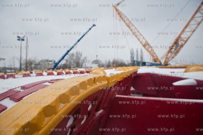 Gdansk. Wisloujscie. Montaz maszyny drazacej TMB, ktora...