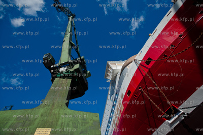 Stocznia Gdansk. Pochylnia B1. Wodowanie promu pasazersko-samochodowego...