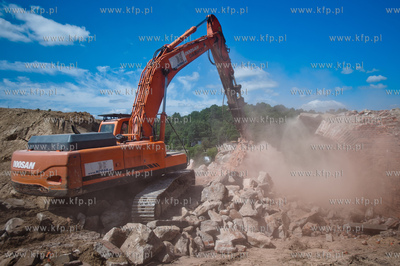 Gdansk. Wyburzanie wiaduktu przy ul. Ogrodowej, ktory...