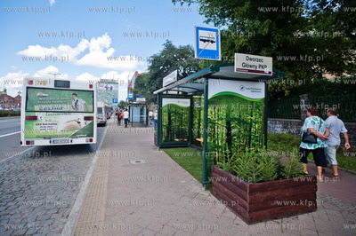 Gdansk. Wiata przystanku autobusowego Dworzec Glowny...