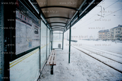 Gdansk. Os. Pogodne. Porywisty wiatr oraz silne opady...