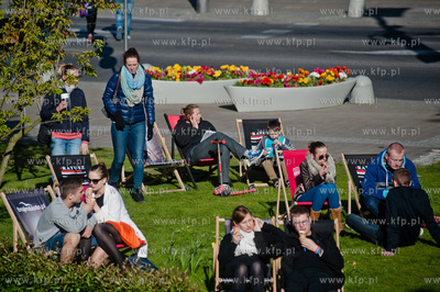 Gdynia. Skwer Stefana Zeromskiego. Majowka z InfoBoxem....