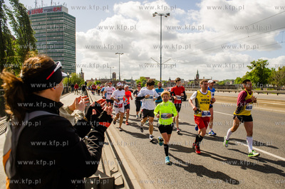 Zawodnicy na trasie I PZU Gdansk Maraton.
17.05.2015
fot....