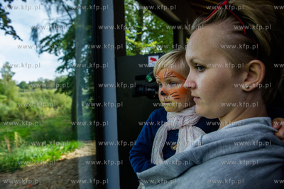 Gdansk. Zoo w Oliwie. Swiatowy dzien zwierzat. Prezentacja...