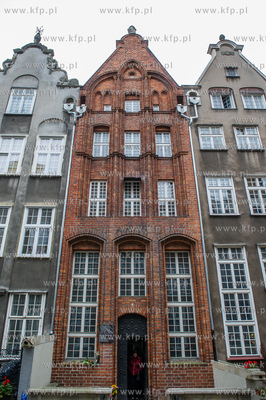 Gdansk. Kamienica przy ul. Mariackiej. Odsloniecie...