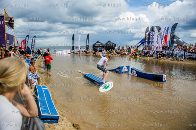 Gdańsk. Plaża Jelitkowo. Zawody Dakine Polish Skimboarding...