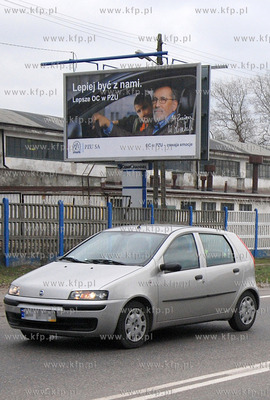Gdynia, ul. Hutnicza. Bilboard reklamowy PZU z udzialem...