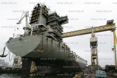 W stoczni Szczecinskiej Nowa odbylo sie ostatnie wodowanie...