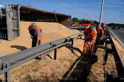 Gdansk. Obwodnica Trojmiasta, zjazd z ulicy Kartuskiej....