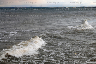 Gdynia. Orlowo. Sztorm na Zatoce Gdanskiej.
13.10.2009
Fot....