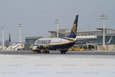 Zima na Rebiechowie. Nz. Boeing737 Ryanair. 04.01.2010...