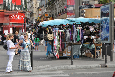 Montmartre - historyczna dzielnica Paryza polozona...