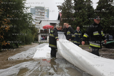 W wyniku duzych opadow deszczu doszlo do przerwania...