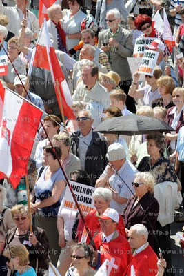Po mszy w intencji ojczyzny z kosciola OO Redemptorystow...
