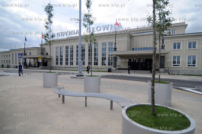 Dworzec kolejowy Gdynia Glowna oddany do uzytku po...