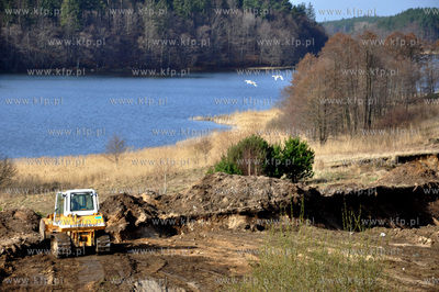 Koscierzyna. Nielegalne wyrobisko piachu i dzikie wysypisko...