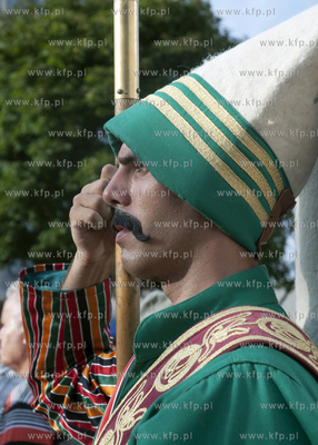 Ulicami Gdyni przeszla Orkiestra Tureckich Sil Zbrojnych...