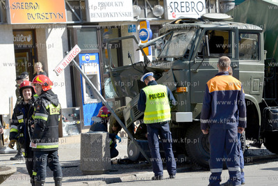 Na skrzyzowaniu ulic 10 Lutego i Swietojanskiej w Gdyni...