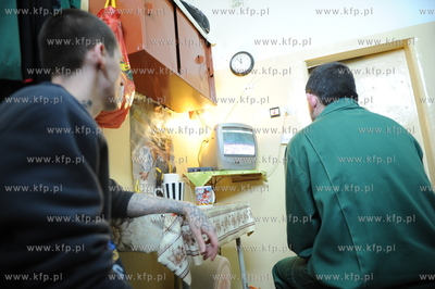 Wiezniowie osadzeni w Zakladzie Karnym w Sztumie ogladaja...