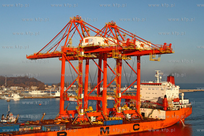 Nowe suwnice dla Baltyckiego Terminalu Kontenerowego...