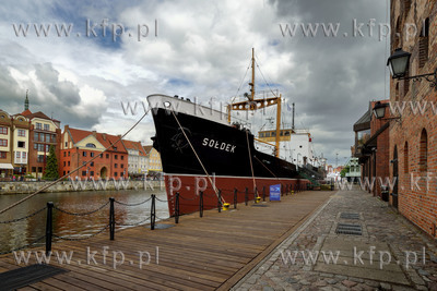 Statek Muzeum Soldek, zacumowany na Olowiance przy...