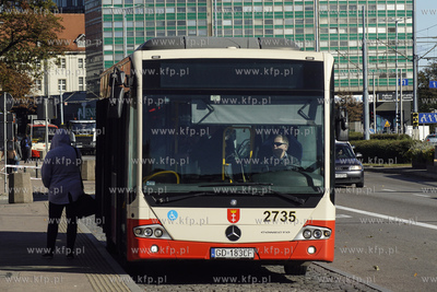 Gdańsk, Podwale Grodzkie.  Autmobus miejski marki...