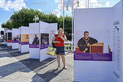 Sopot. Skwer Kuracyjny k. Molo. Wystawa fotografii...