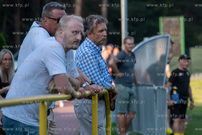 Mecz piłkarskiej Klasy A, w którym zmierzyły się...