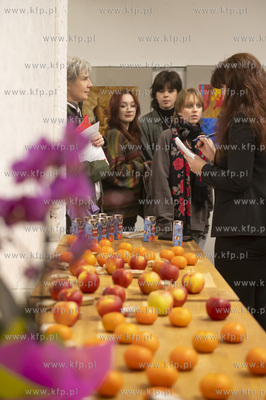 Sopot. Wystawa rysunków klas architektonicznych w...