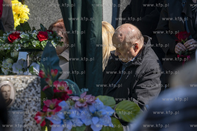 Gdańsk. Cmentarz Łostowicki. Uroczystości pogrzebowe...