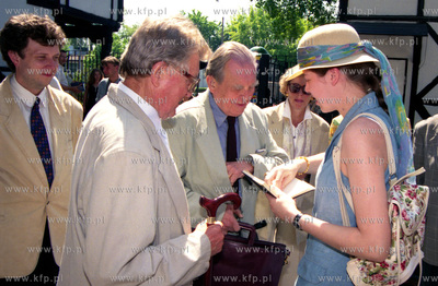 Wizyta poety Czeslawa Milosza w Sopocie. Nz. Gosc w...