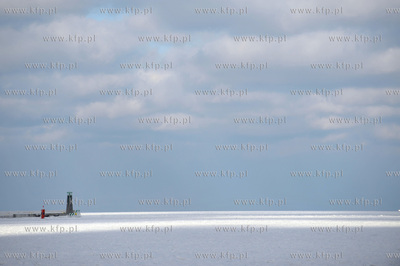 Gdynia zima. Zamaznieta Zatoka Gdanska widziana od...