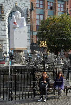 Gdansk, Dlugi Targ. Z inicjatywy Pawla Adamowicza,...