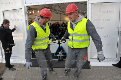 Uroczyste poswiecenie i wmurowanie kamienia wegielnego...