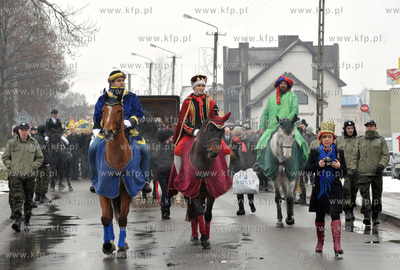 Orszak Trzech Kroli w Zukowie na Kaszubach. 6.01.2013...