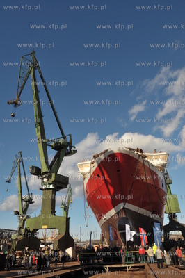 Stocznia Gdansk. Pochylnia B1. Wodowanie promu pasazersko-samochodowego...