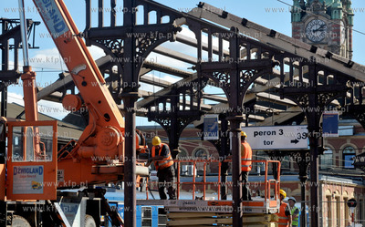 Remont 3 peronu na Dworcu Glownym PKP w Gdansku zwiazany...