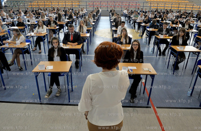 Zukowo. Gimnazjum nr 2. Drugi dzien egzaminu gimnazjalnego,...