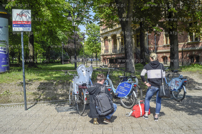 Gdańsk. Przystanek Mevo na Hucisku przy siedzibie...
