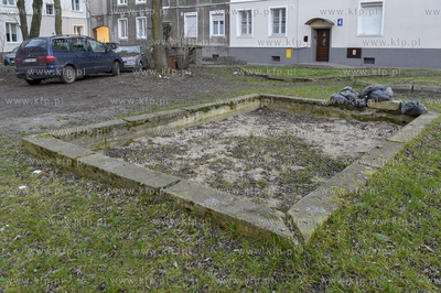 Gdańsk. Piaskownica na podwórku ul. Igielnickiej....