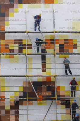 Gdansk Zaspa. Ul. Pilotow 17. Mural przedstawiajacy...