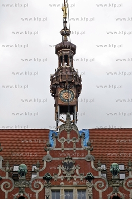 Politechnika Gdanska. Montaz odbudowanej po 67 latach...