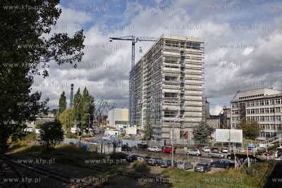 Uroczyste zawieszenie wiechy na modernizowanym biurowcu...