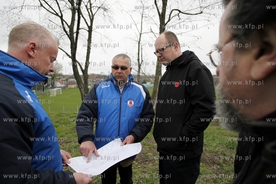 Wizyta Pawla Adamowicza na placu budowy kompleksu sportowego...